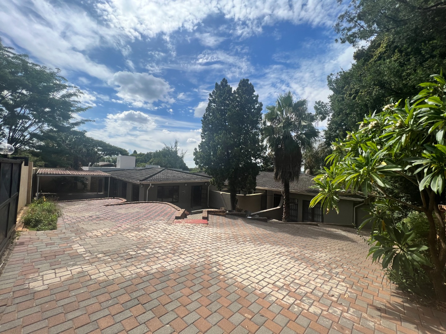 13 Bedroom House For Sale in Faerie Glen RE/MAX™ of Southern Africa