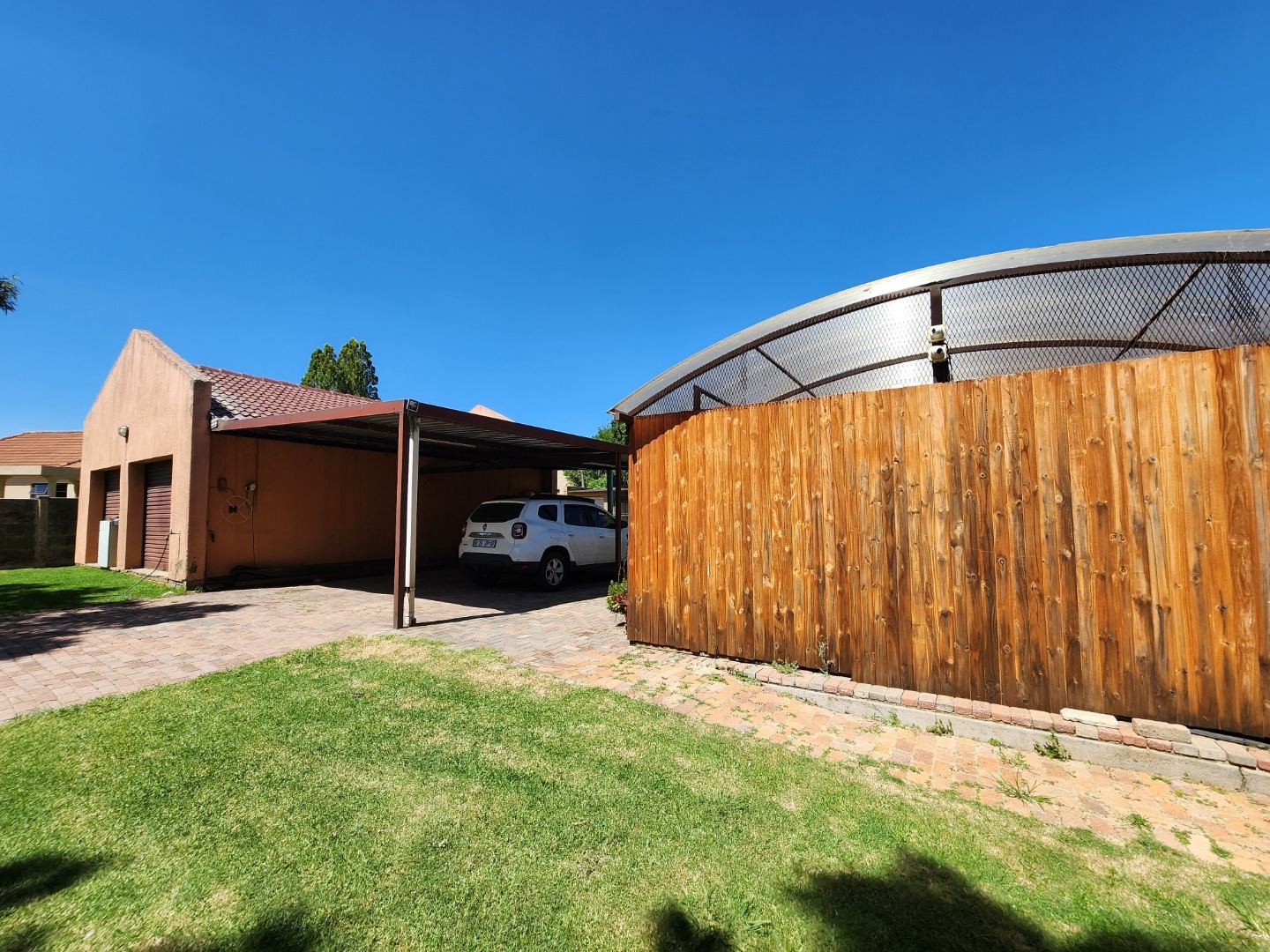 3 Bedroom House For Sale in Brackendowns RE/MAX™ of Southern Africa