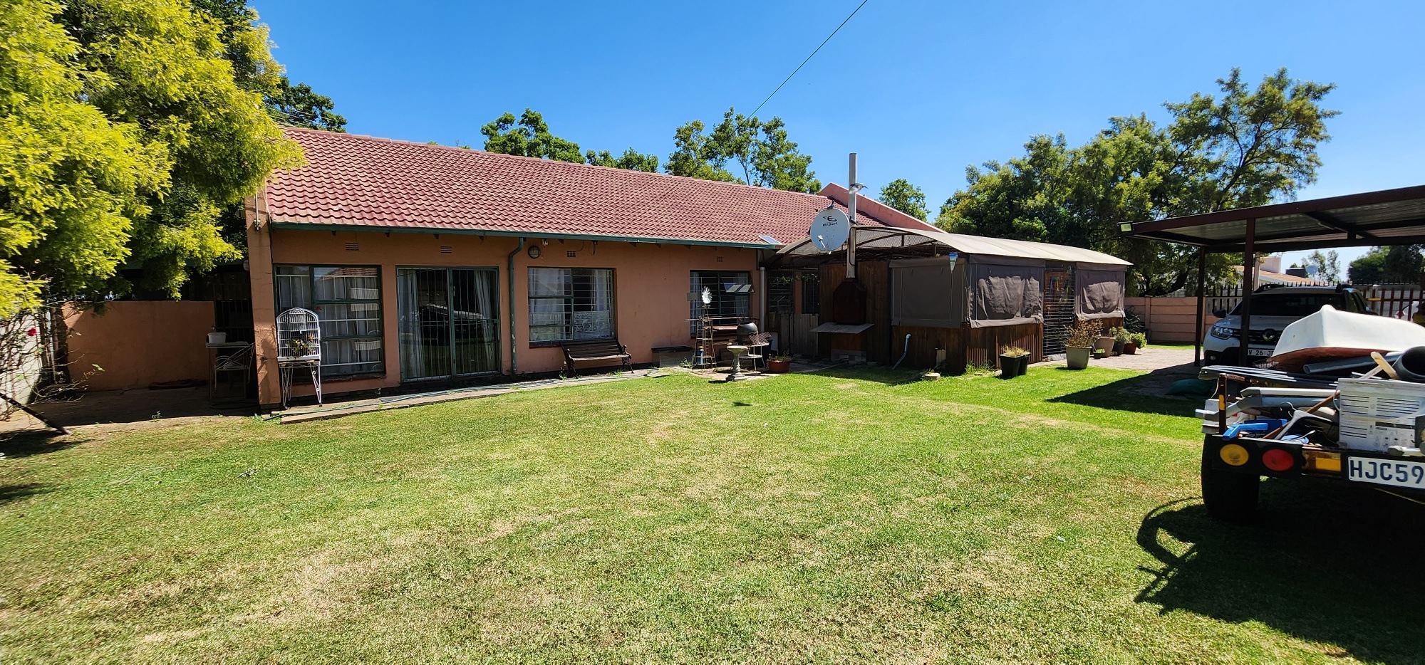 3 Bedroom House For Sale in Brackendowns RE/MAX™ of Southern Africa