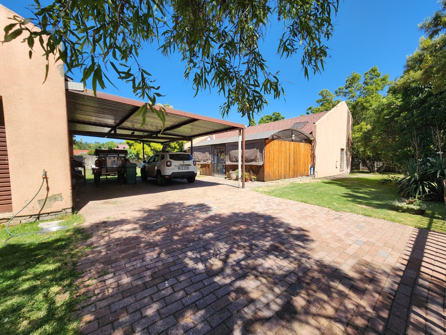 3 Bedroom House For Sale in Brackendowns RE/MAX™ of Southern Africa