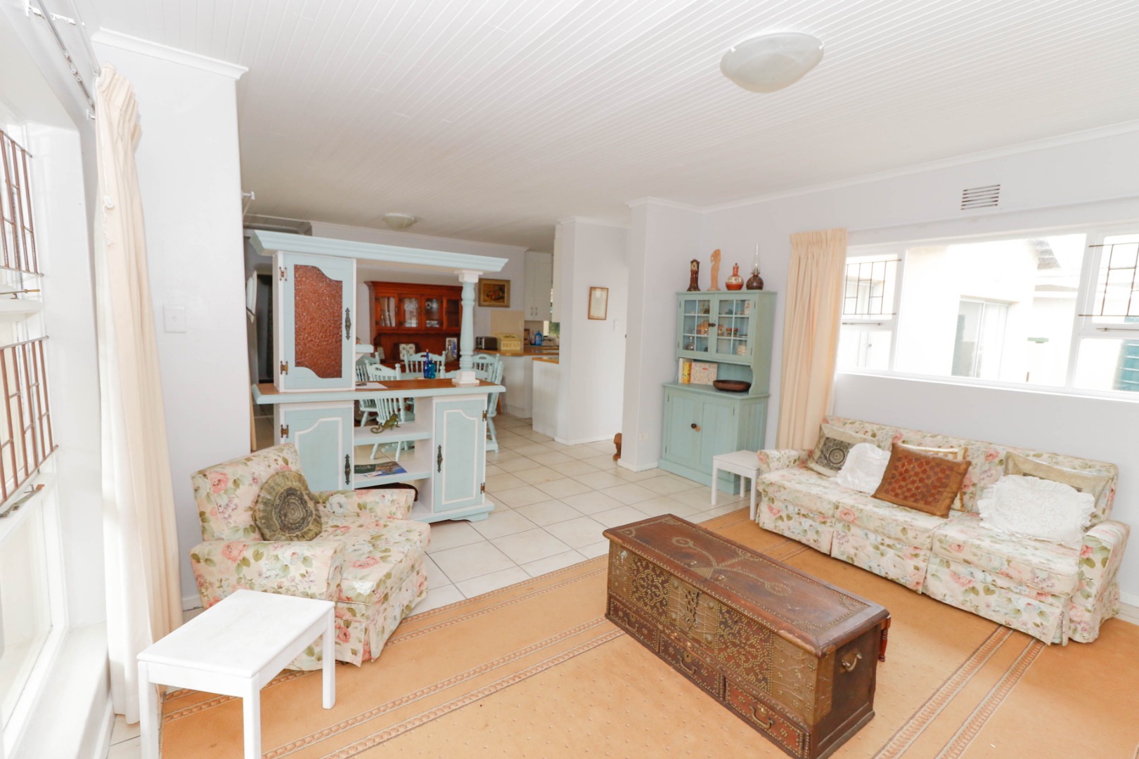 4 Bedroom House For Sale in Kenton On Sea RE/MAX™ of Southern Africa