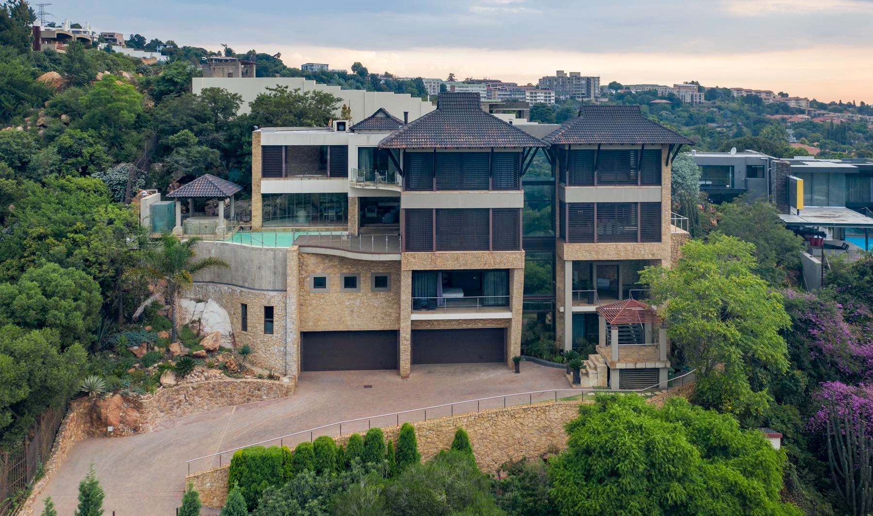 4 Bedroom House For Sale in Bedfordview RE/MAX™ of Southern Africa