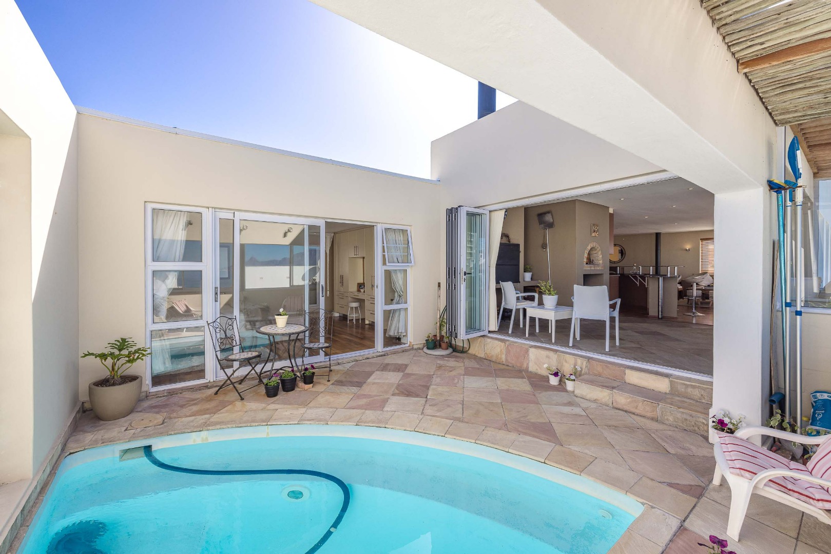 3 Bedroom House For Sale in Bloubergstrand RE/MAX™ of Southern Africa