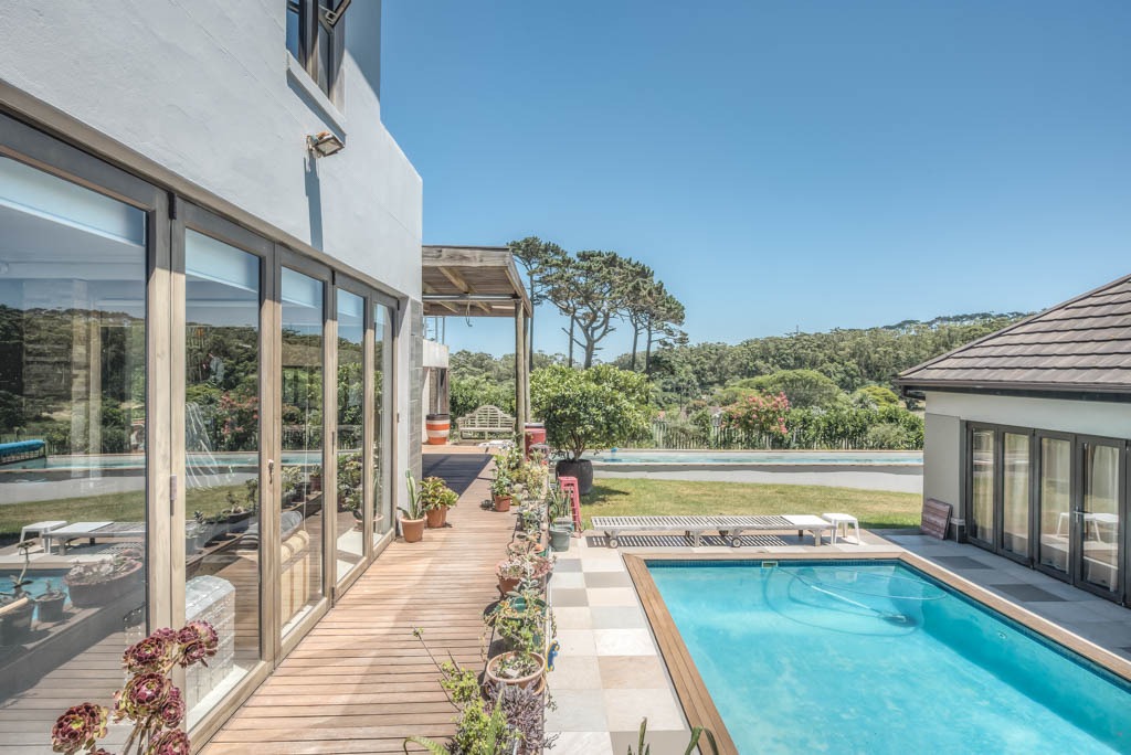 6 Bedroom House For Sale in RE/MAX™ of Southern Africa