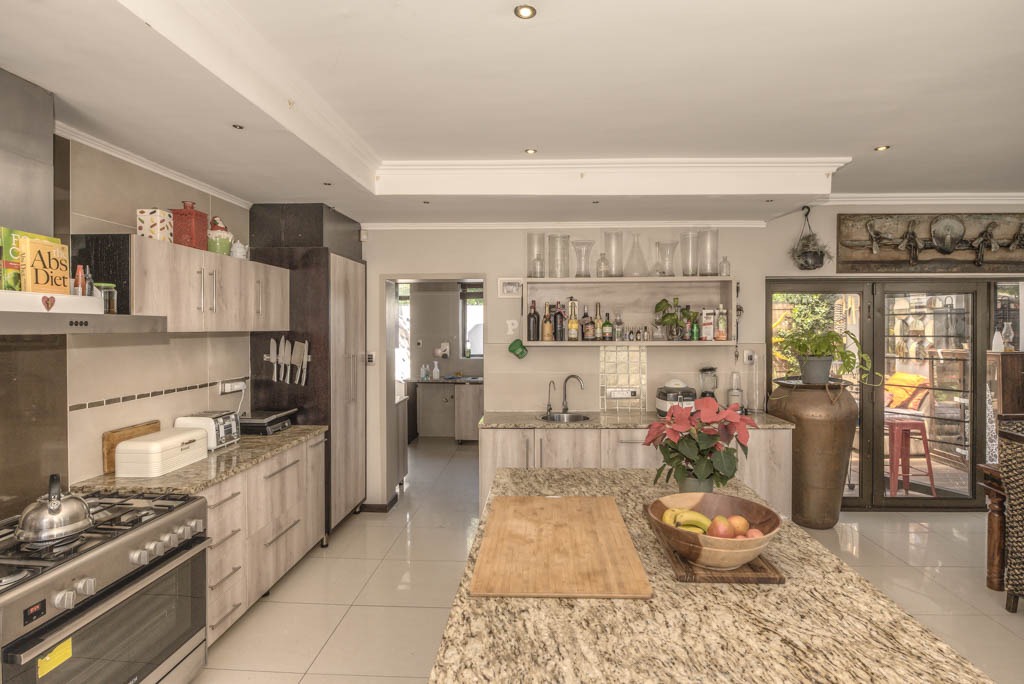 6 Bedroom House For Sale in RE/MAX™ of Southern Africa