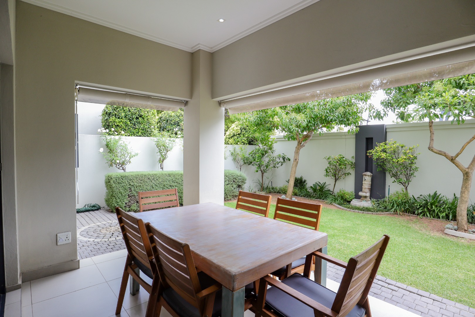 3 Bedroom Townhouse For Sale in Lonehill RE/MAX™ of Southern Africa