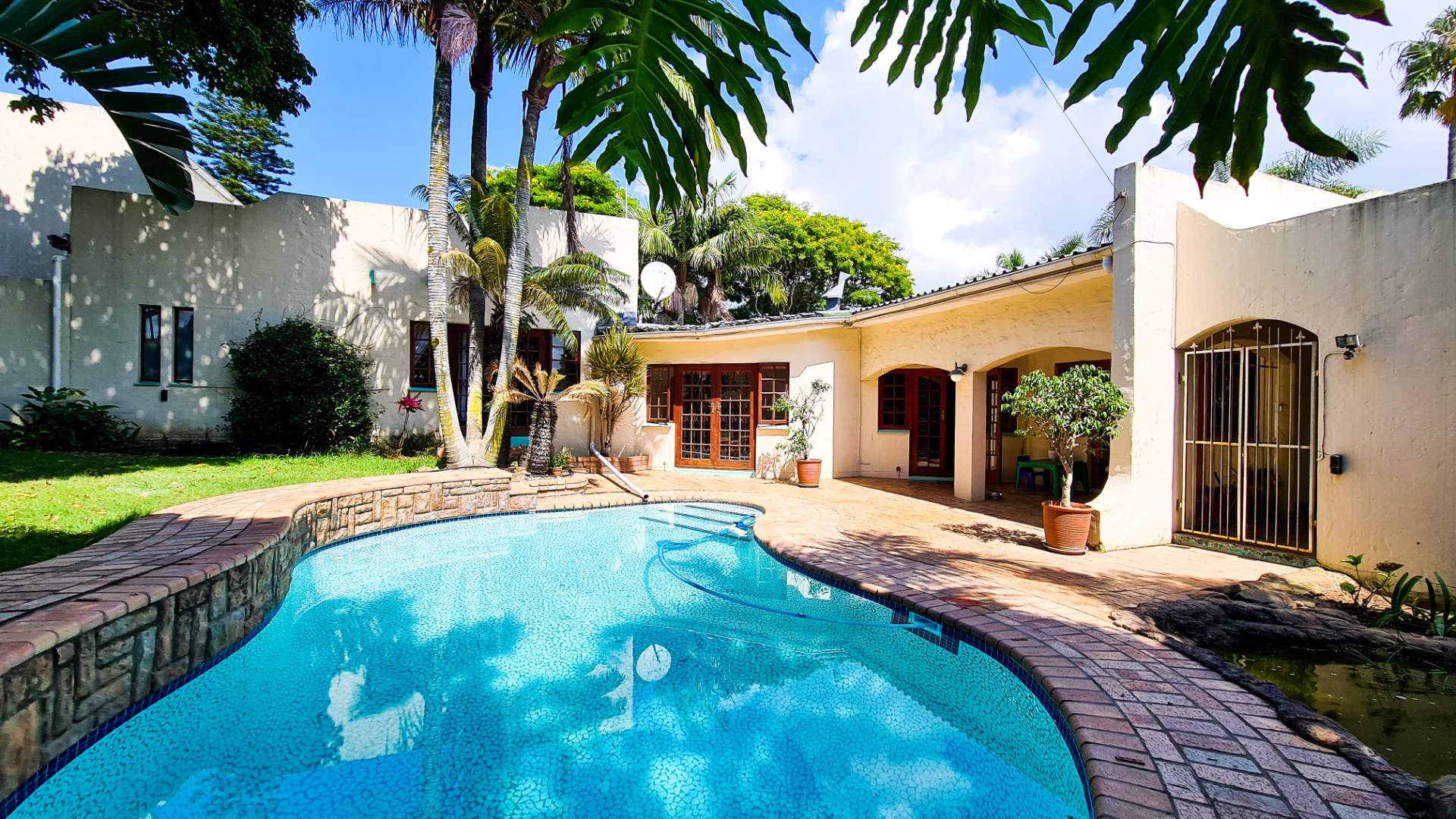 4 Bedroom House For Sale in Beacon Bay RE/MAX™ of Southern Africa