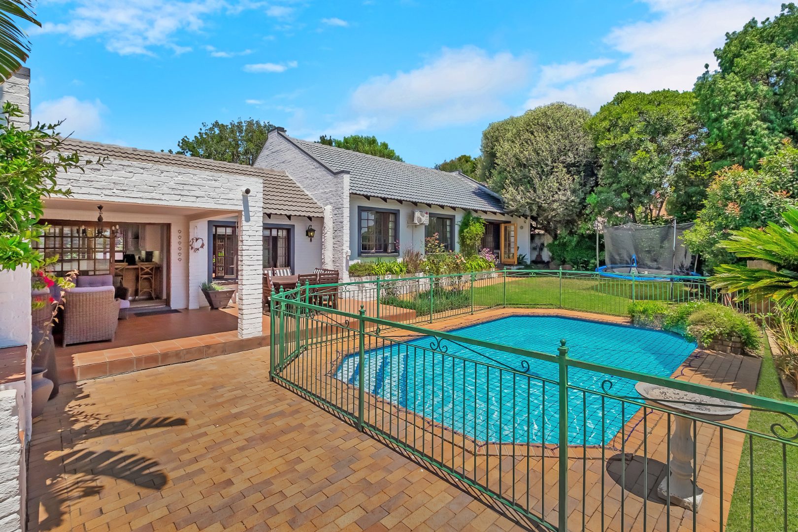 4 Bedroom House For Sale in Hurlingham Manor RE/MAX™ of Southern Africa