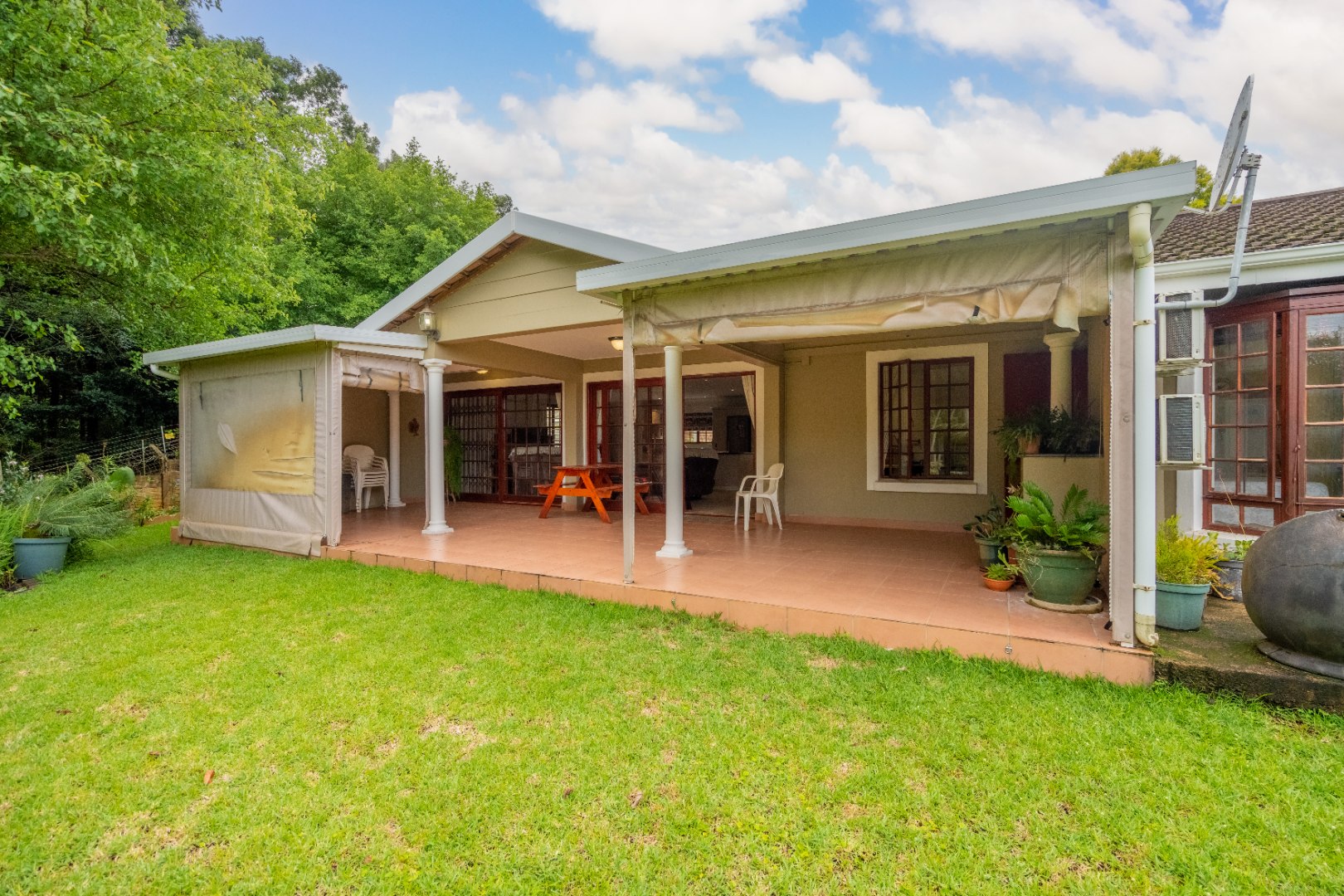 3 Bedroom Townhouse For Sale in Waterfall RE/MAX™ of Southern Africa