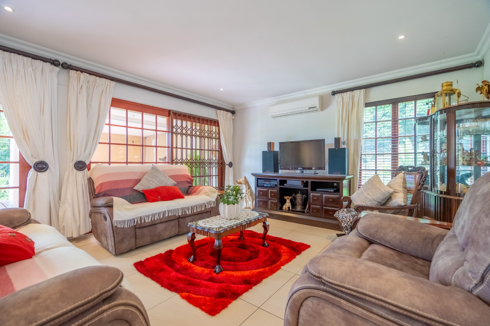 3 Bedroom Townhouse For Sale in Waterfall RE/MAX™ of Southern Africa