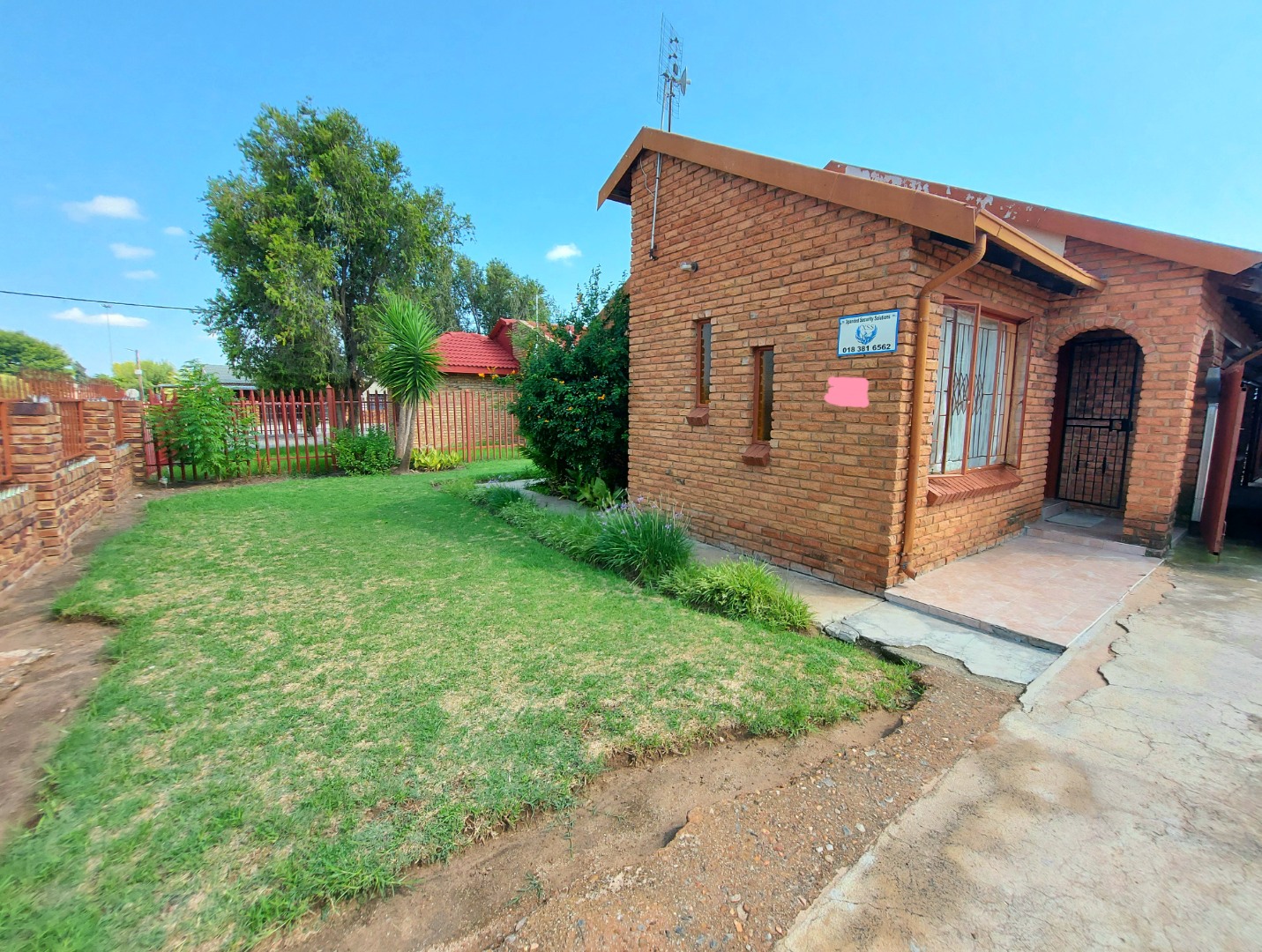 3 Bedroom House For Sale in Mmabatho Unit 15 RE/MAX™ of Southern Africa