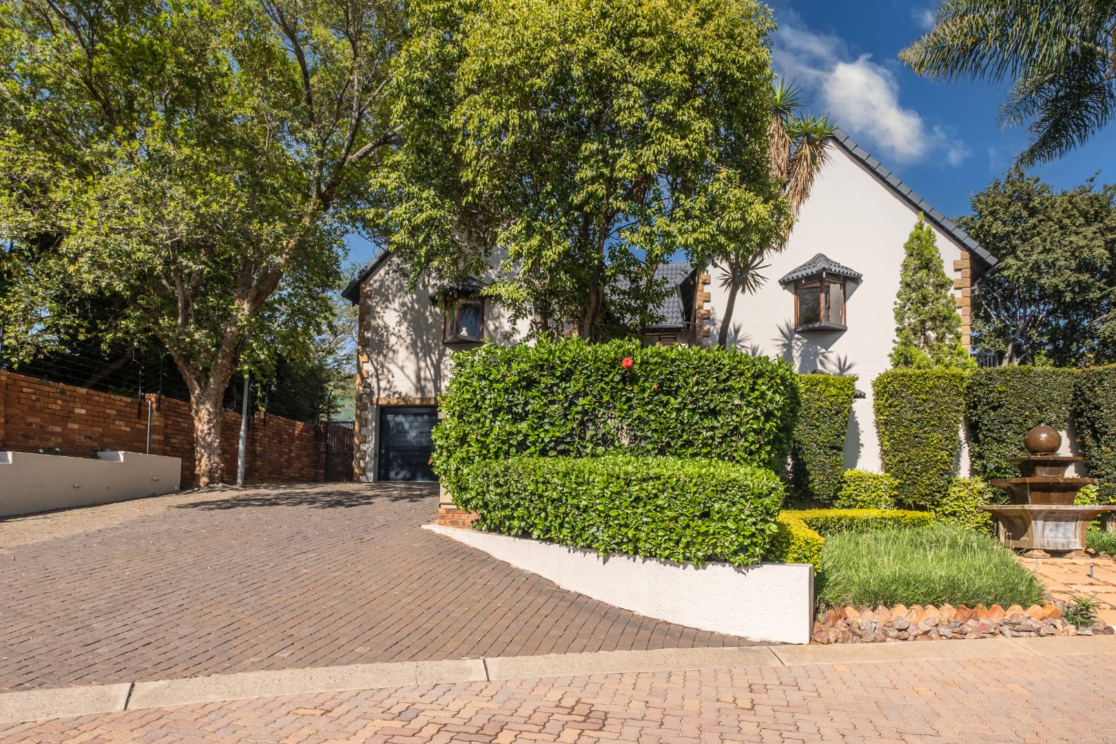 4 Bedroom House For Sale in Wapadrand RE/MAX™ of Southern Africa