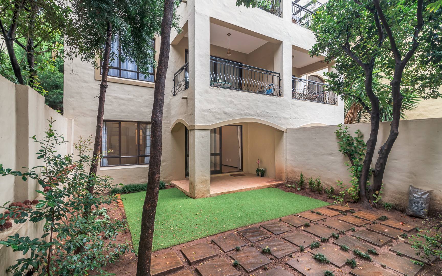1 Bedroom Apartment / Flat For Sale in Douglasdale RE/MAX™ of