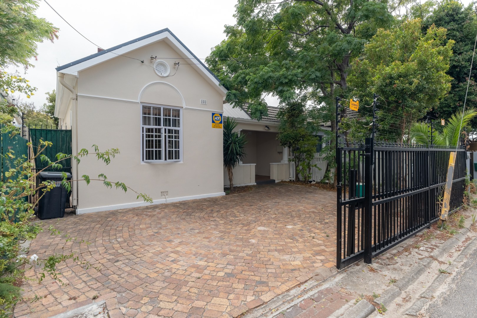2 Bedroom House For Sale in Wynberg Upper RE/MAX™ of Southern Africa