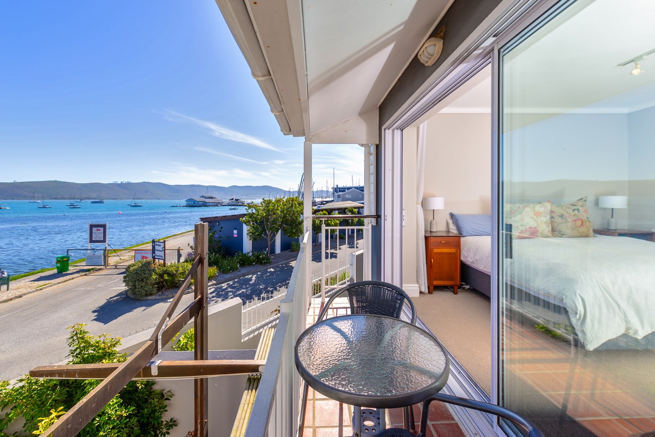 3 Bedroom Townhouse For Sale in Knysna Central RE/MAX™ of Southern Africa