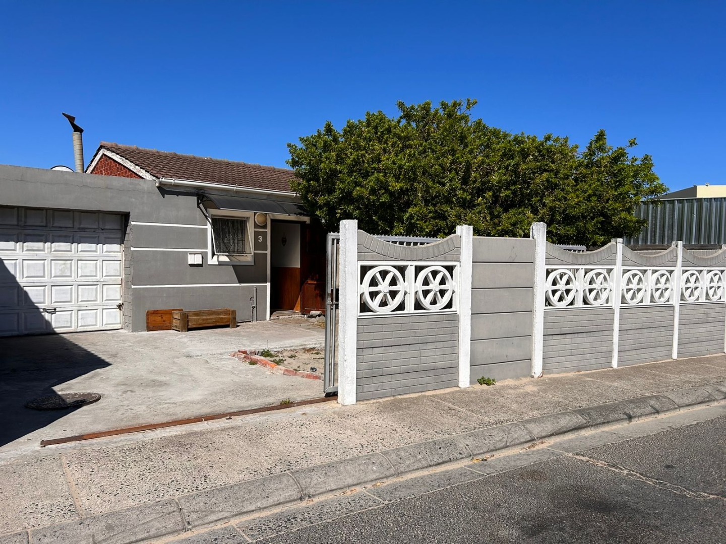 2 Bedroom House For Sale in Westridge RE/MAX™ of Southern Africa