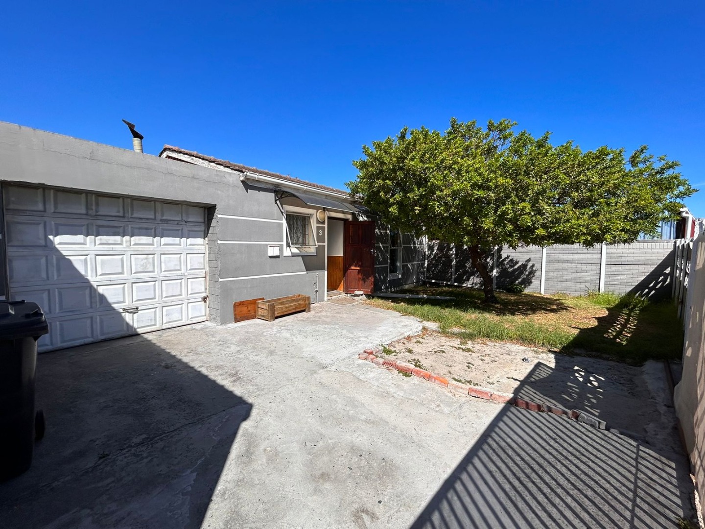 2 Bedroom House For Sale in Westridge RE/MAX™ of Southern Africa