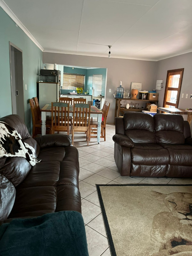 3 Bedroom House To Rent in Moreleta Park RE/MAX™ of Southern Africa