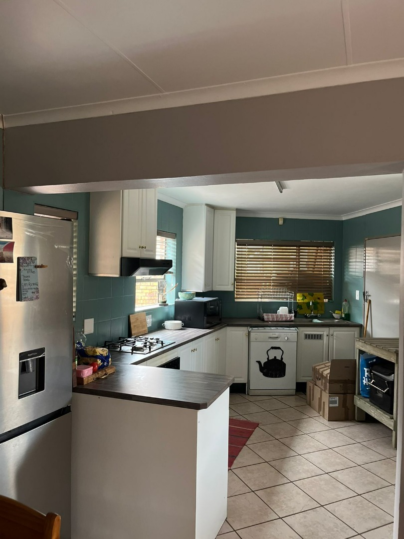 3 Bedroom House To Rent in Moreleta Park RE/MAX™ of Southern Africa