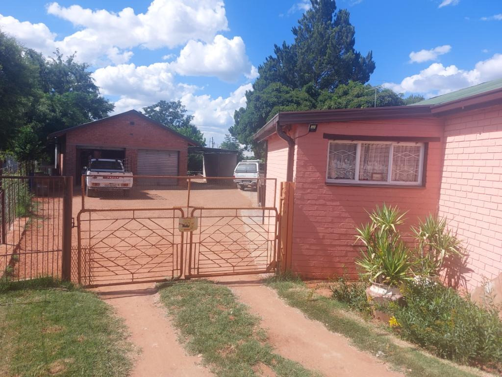 3 Bedroom House For Sale in Ritchie RE/MAX™ of Southern Africa