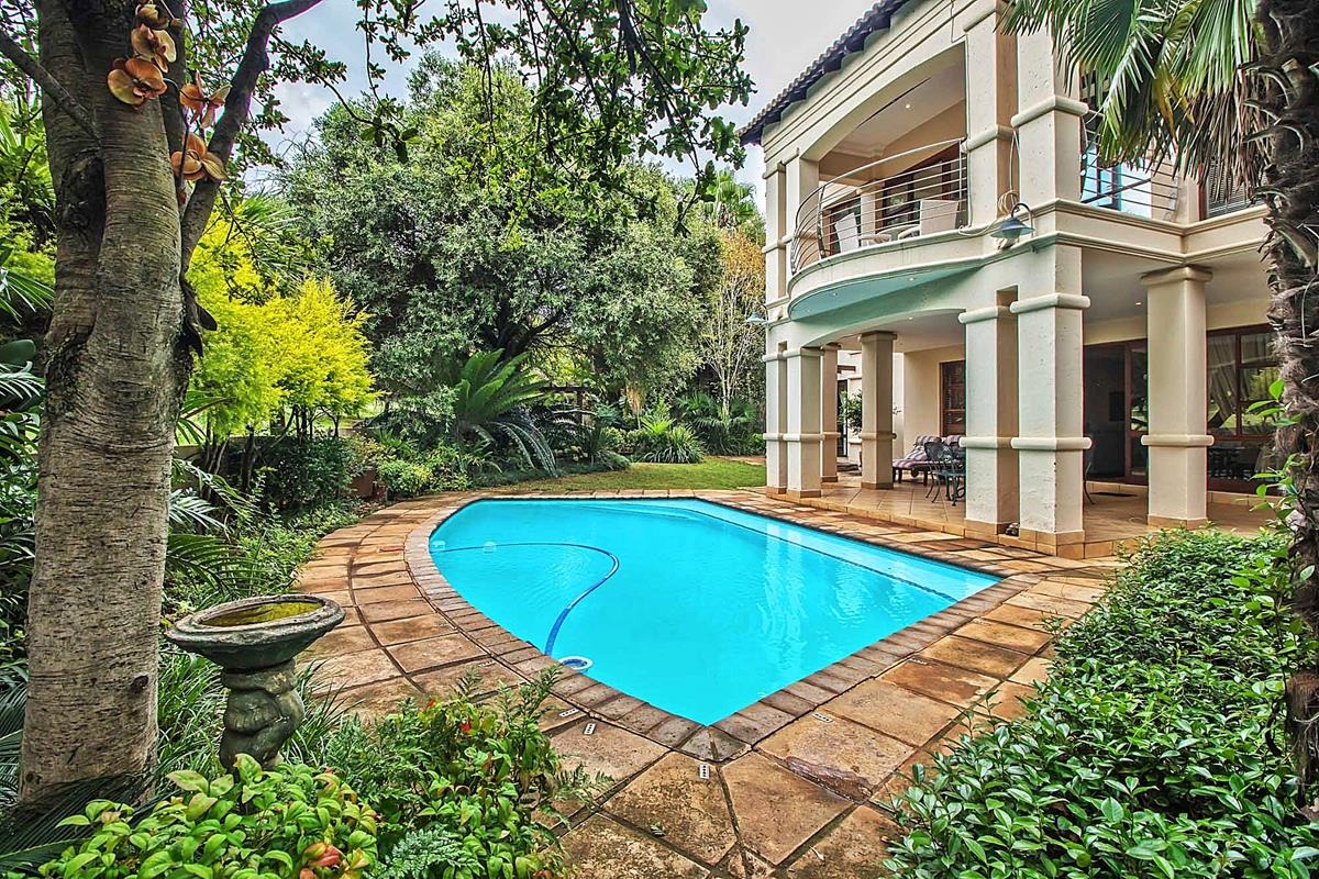 5 Bedroom House For Sale in Woodhill Golf Estate RE/MAX™ of Southern