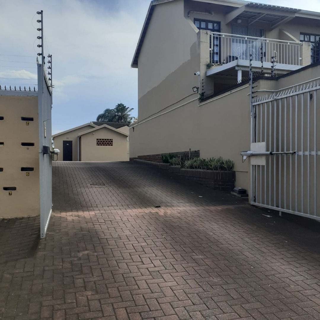 3 Bedroom Townhouse For Sale in Malvern RE/MAX™ of Southern Africa