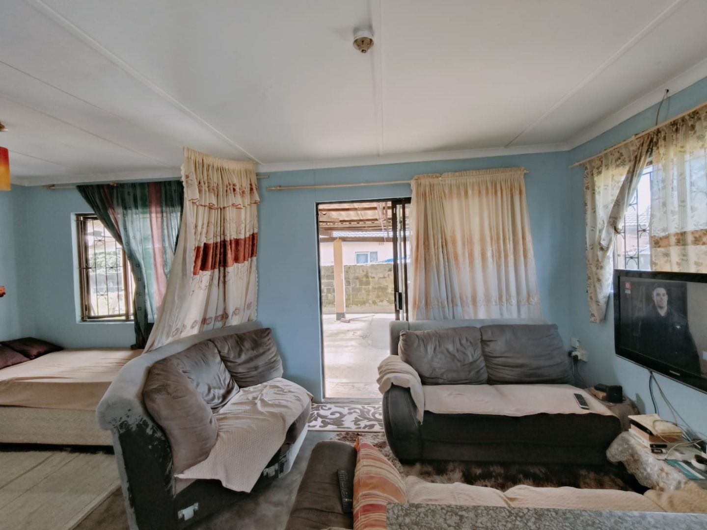 2 Bedroom House For Sale in Brackenham RE/MAX™ of Southern Africa