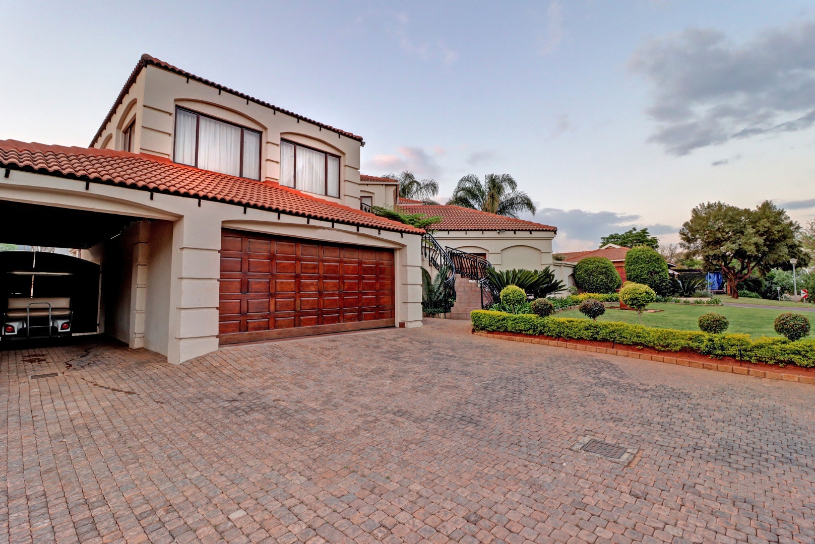 4 Bedroom House To Rent in Woodhill Golf Estate RE/MAX™ of Southern