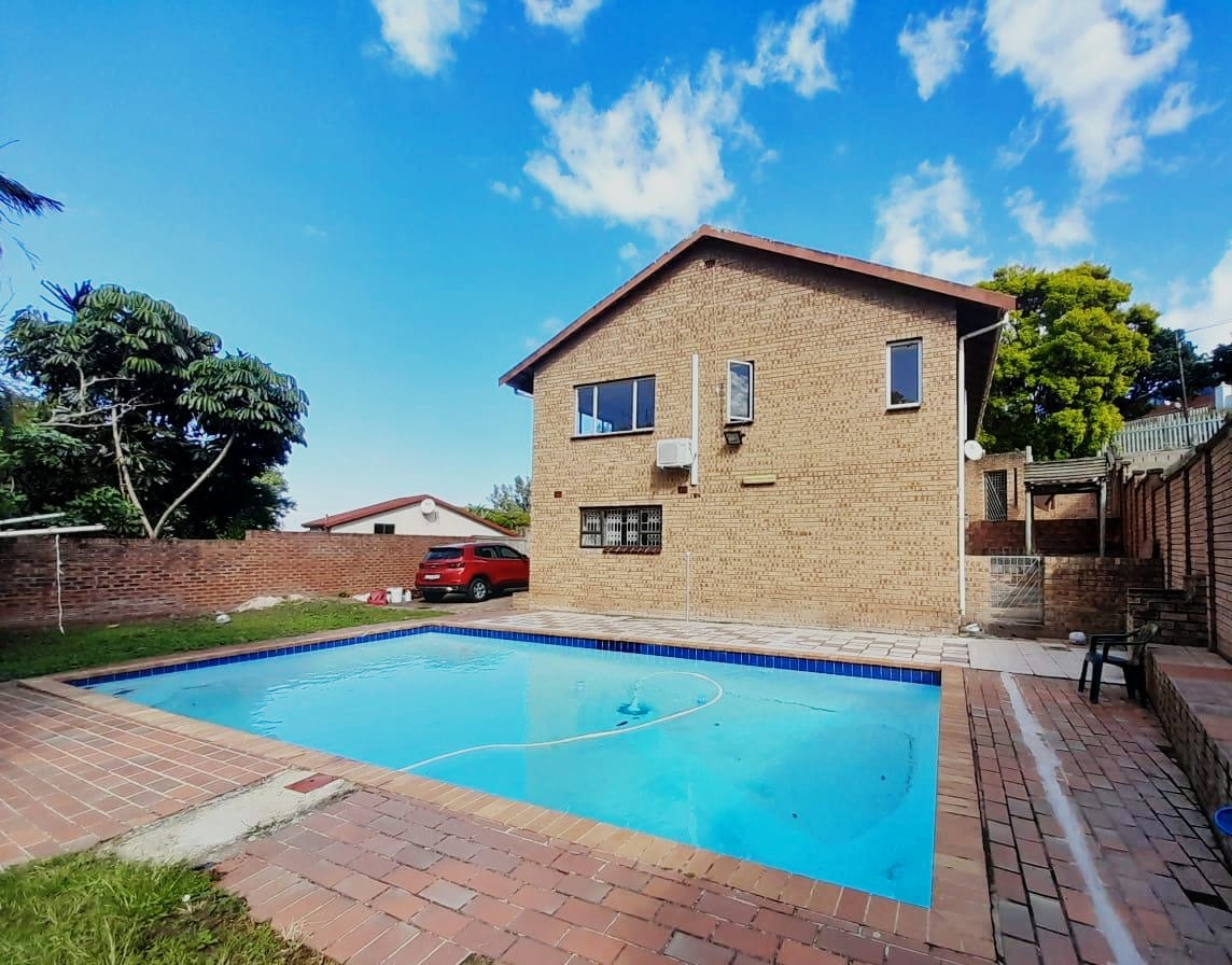 4 Bedroom House For Sale in Malvern RE/MAX™ of Southern Africa