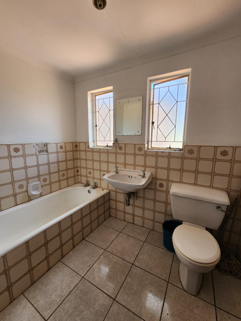 3 Bedroom House To Rent in Bisley RE/MAX™ of Southern Africa