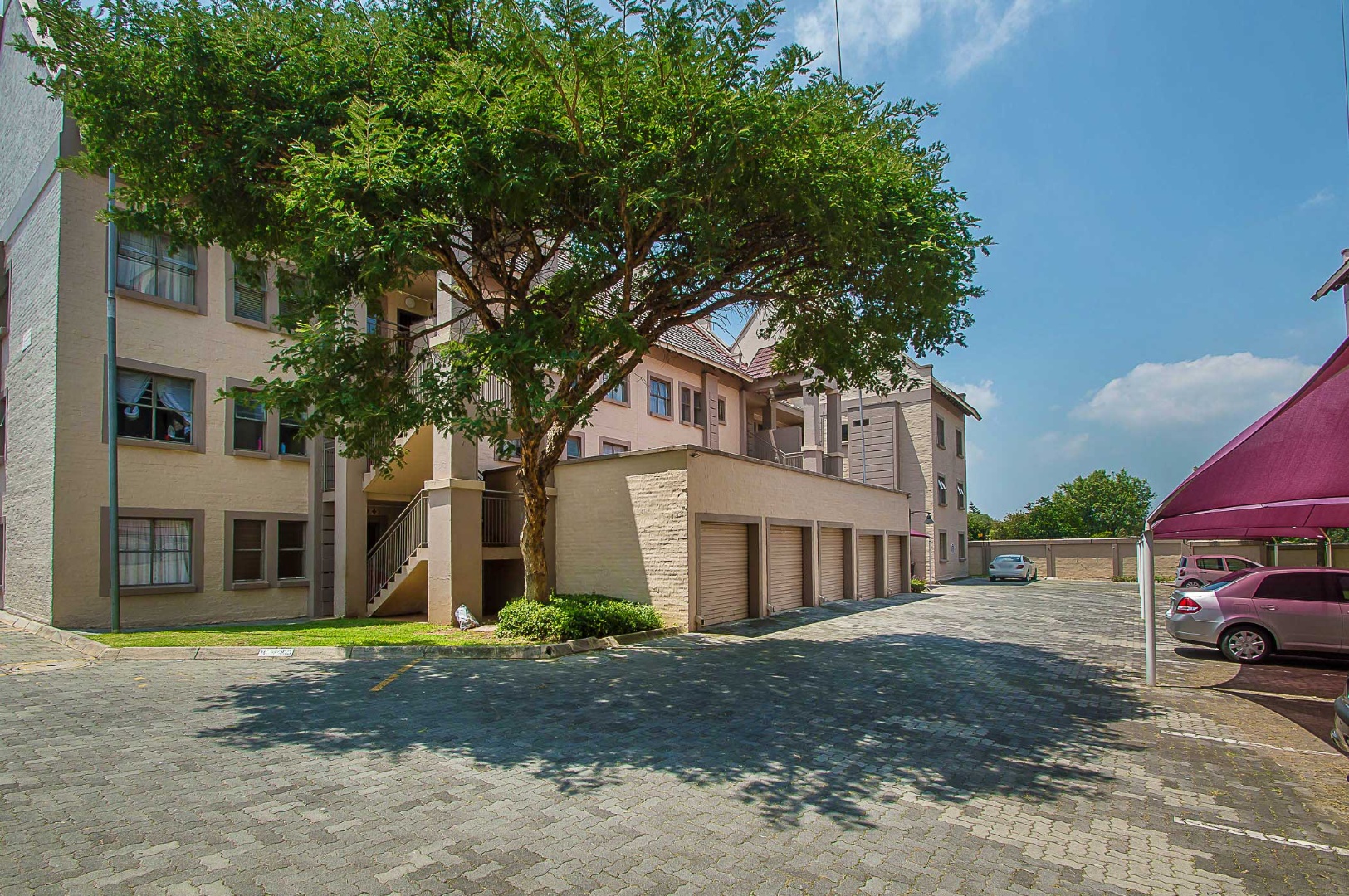 2 Bedroom Apartment / Flat For Sale in Sundowner RE/MAX™ of Southern