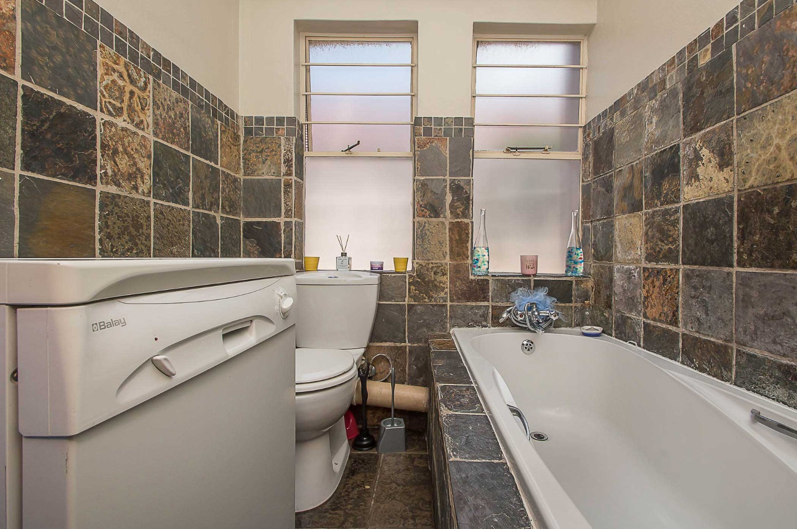 2 Bedroom Apartment / Flat For Sale in Sundowner RE/MAX™ of Southern