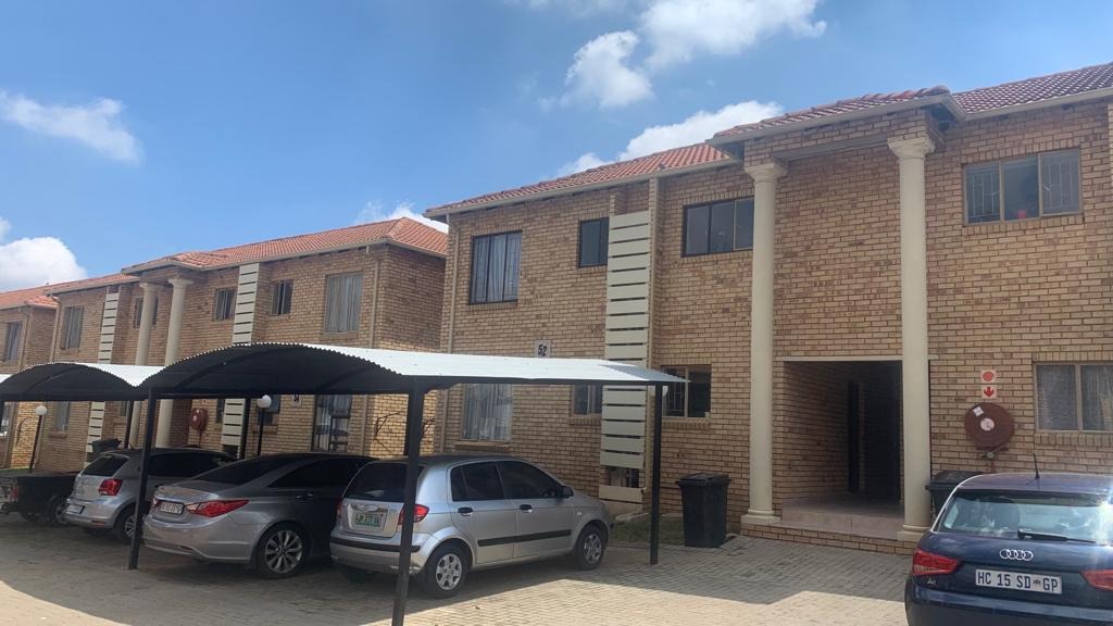 2 Bedroom Apartment / Flat For Sale in Greenhills RE/MAX™ of Southern Africa
