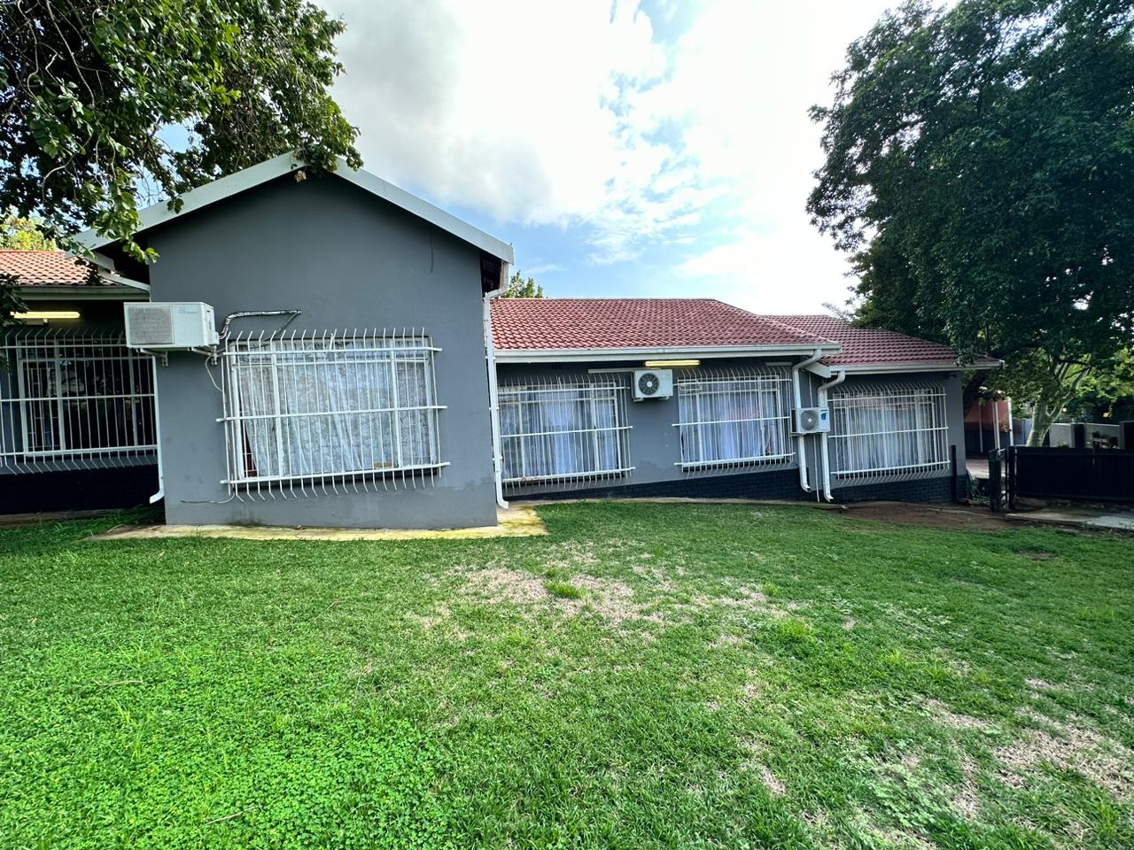 5 Bedroom House For Sale in Geelhoutpark RE/MAX™ of Southern Africa