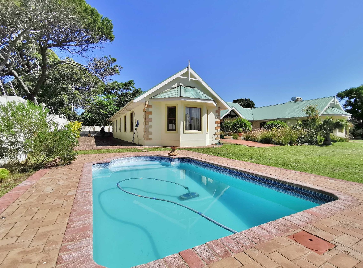 4 Bedroom House For Sale in Walmer RE/MAX™ of Southern Africa