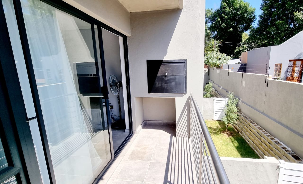 2 Bedroom Apartment / Flat For Sale in Menlo Park RE/MAX™ of Southern