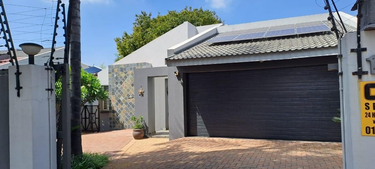 3 Bedroom House For Sale in New Redruth RE/MAX™ of Southern Africa