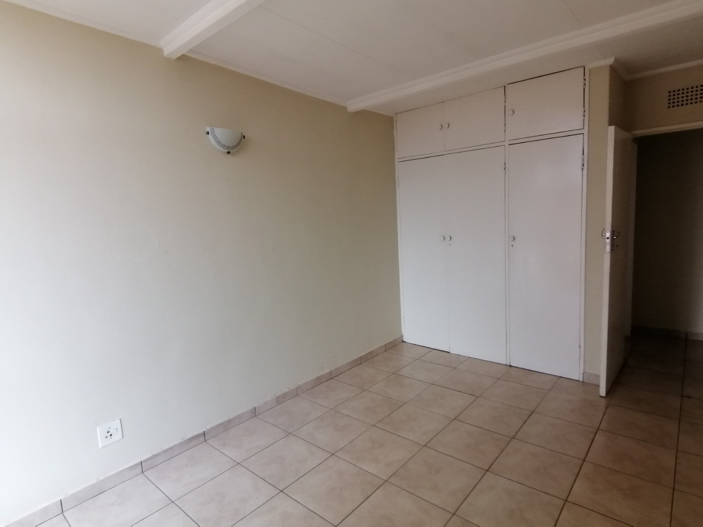 2 Bedroom Apartment / Flat To Rent in Greenhills RE/MAX™ of Southern Africa