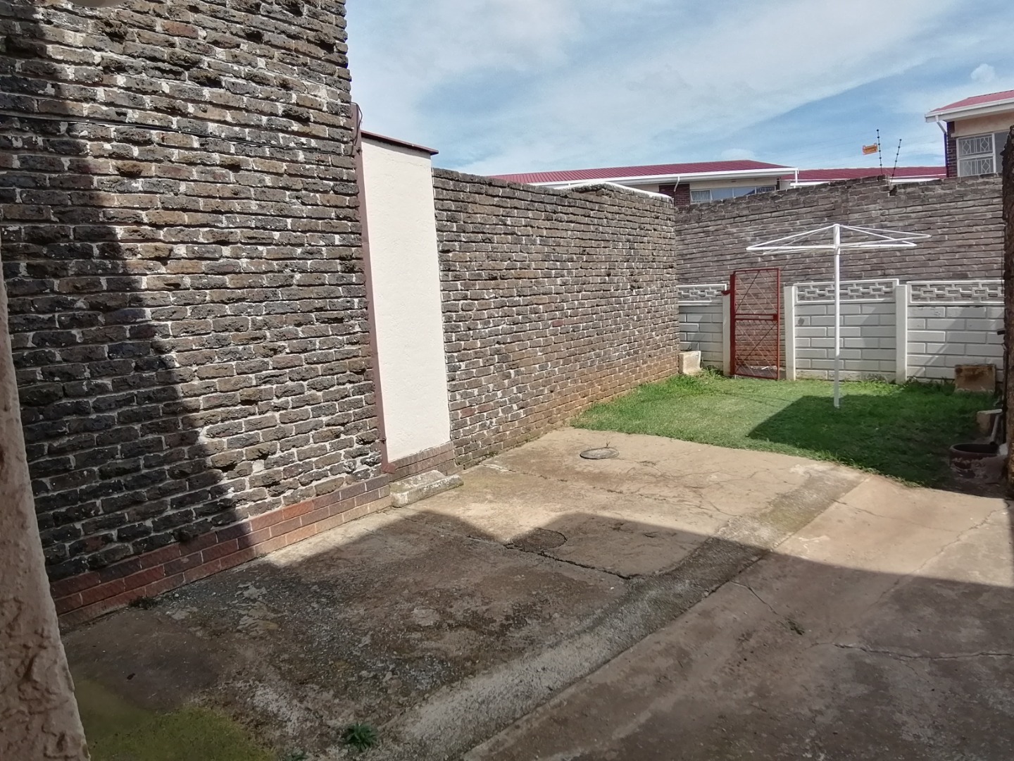 2 Bedroom Apartment / Flat To Rent in Greenhills RE/MAX™ of Southern