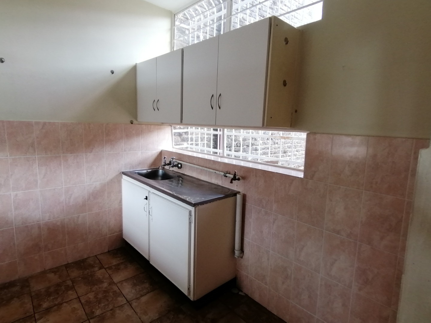 2 Bedroom Apartment / Flat To Rent in Greenhills RE/MAX™ of Southern Africa