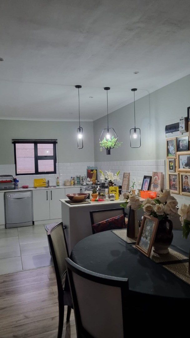 2 Bedroom House To Rent in Bluff RE/MAX™ of Southern Africa