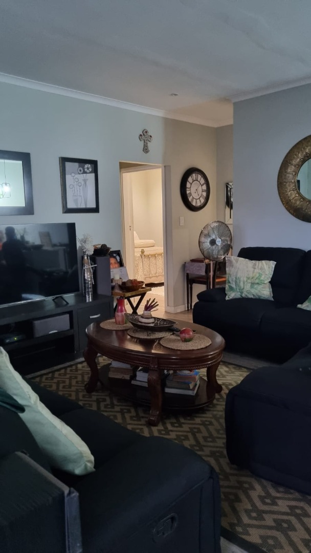 2 Bedroom House To Rent in Bluff RE/MAX™ of Southern Africa