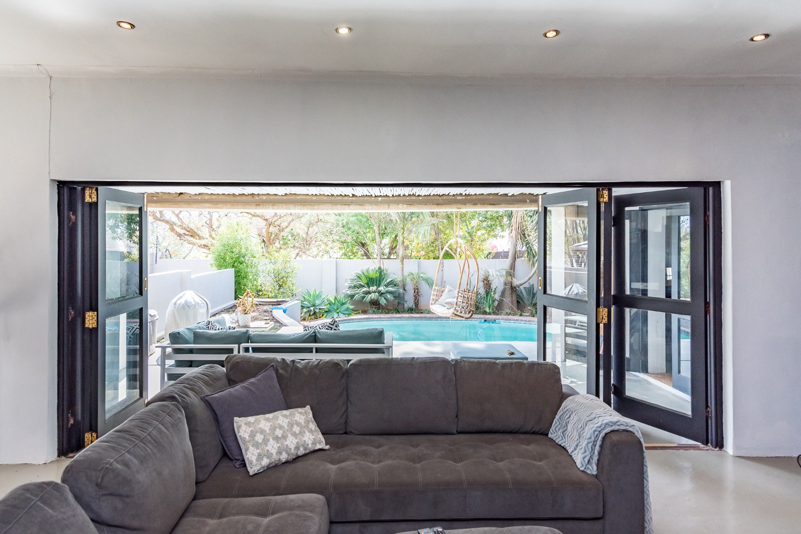 2 Bedroom House For Sale in Linden RE/MAX™ of Southern Africa