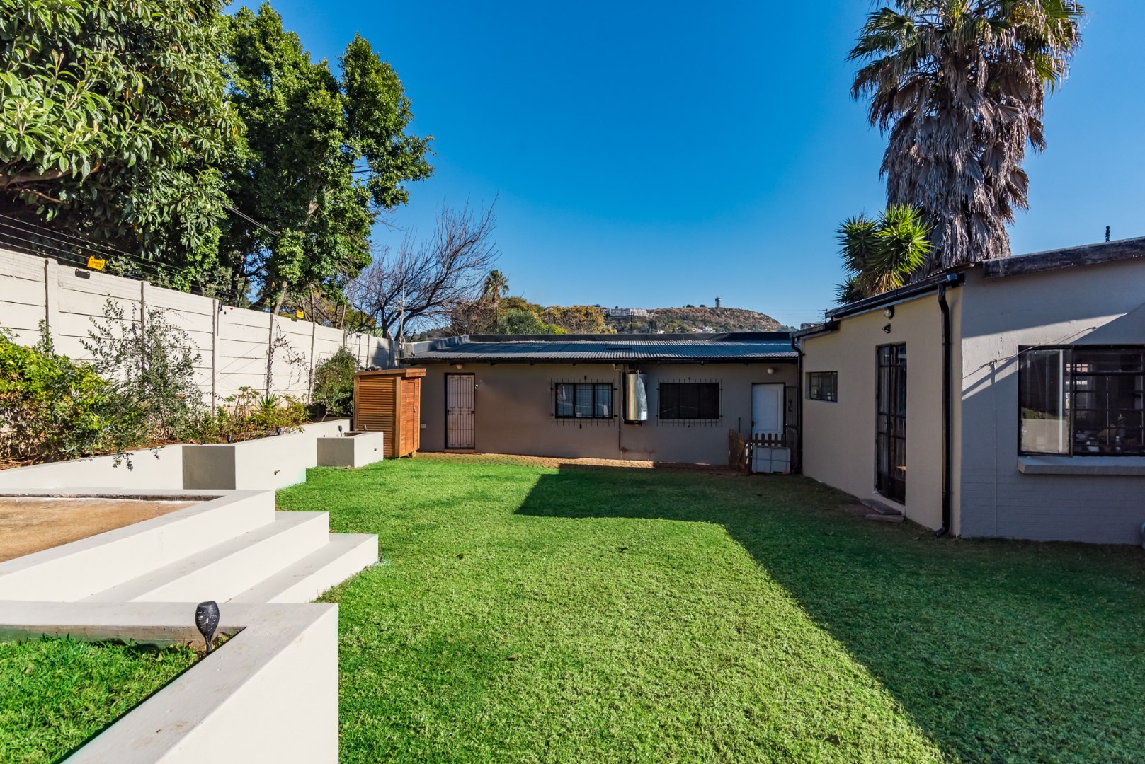 2 Bedroom House For Sale in Linden RE/MAX™ of Southern Africa