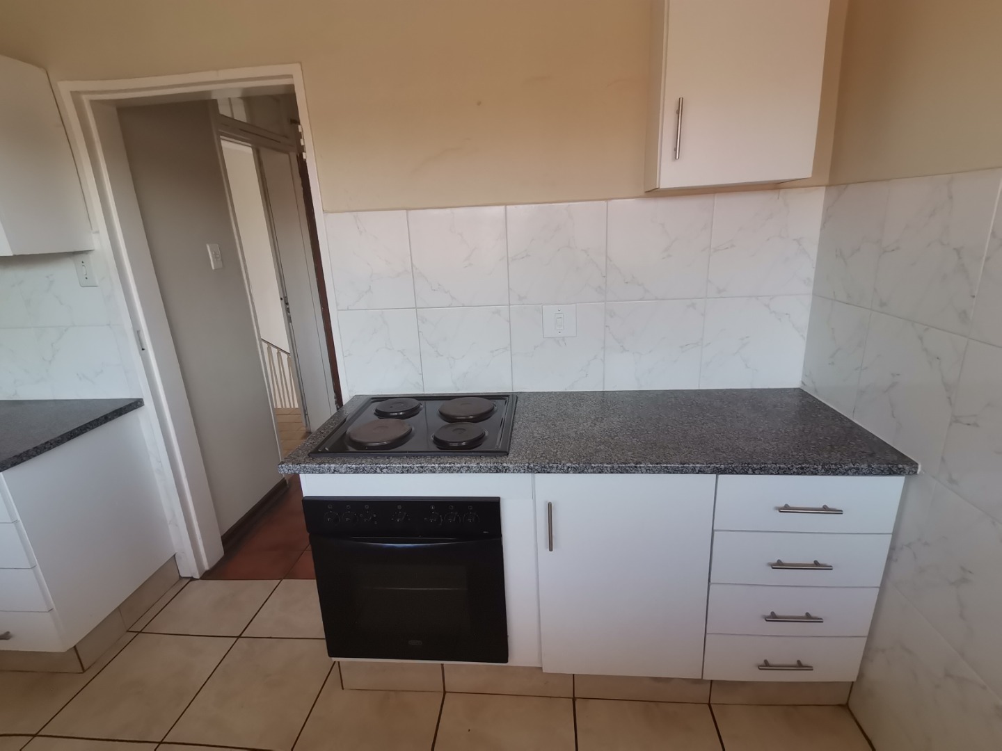 2 Bedroom Apartment / Flat To Rent in Greenhills RE/MAX™ of Southern Africa
