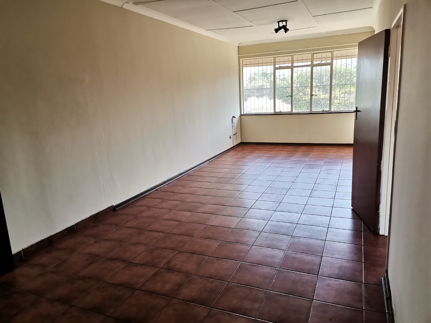 2 Bedroom Apartment / Flat To Rent in Greenhills RE/MAX™ of Southern Africa