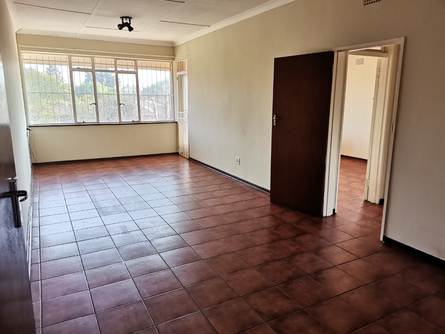 2 Bedroom Apartment / Flat To Rent in Greenhills RE/MAX™ of Southern Africa