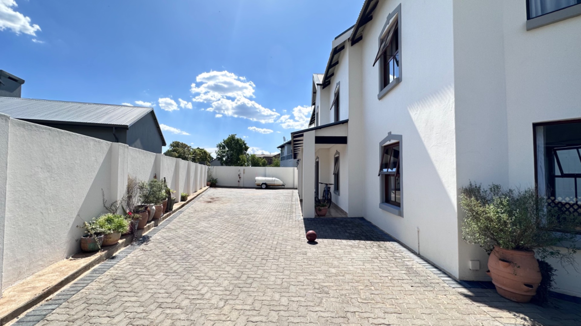 7 Bedroom House For Sale in The Meadows RE/MAX™ of Southern Africa