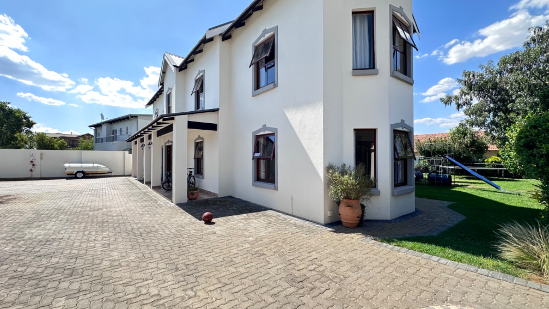 7 Bedroom House For Sale in The Meadows RE/MAX™ of Southern Africa