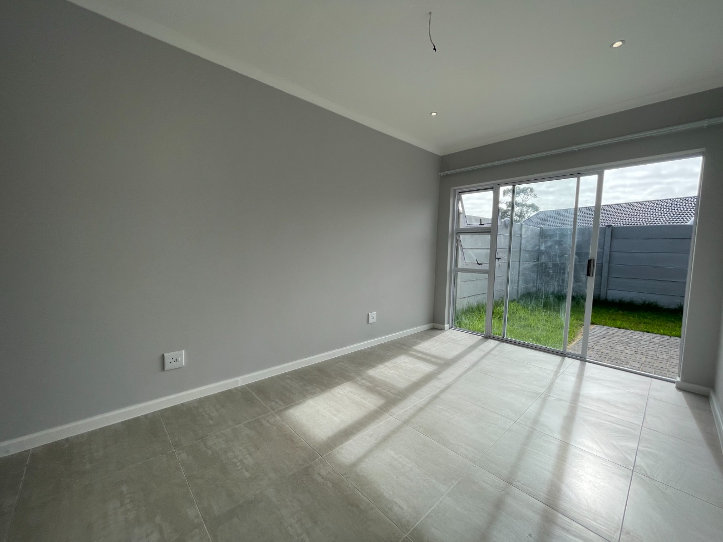 3 Bedroom Townhouse To Rent in Overbaakens RE/MAX™ of Southern Africa